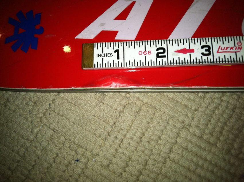 Delamination area on the ski.