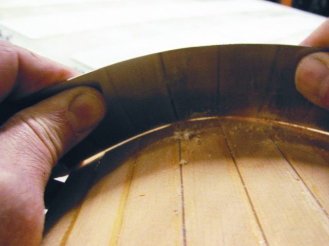Flexible scrapers can be bent around convex shapes.