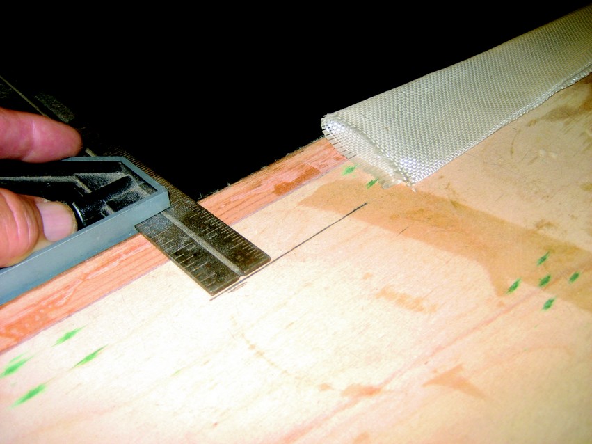 Marking the edges along the entire length of the corner
