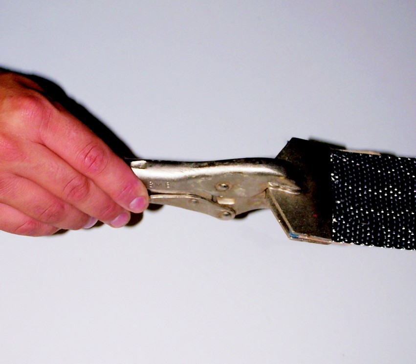Pulling the reinforcing fibers taut with pliers