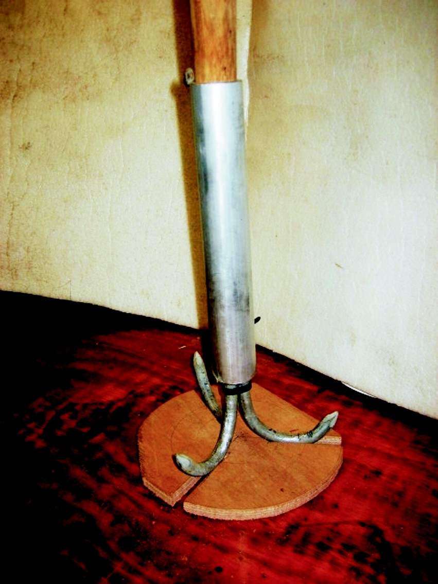 The plywood stand keeps the grapnel hook's flukes aligned and holds the shank vertically so it can be filled with epoxy.