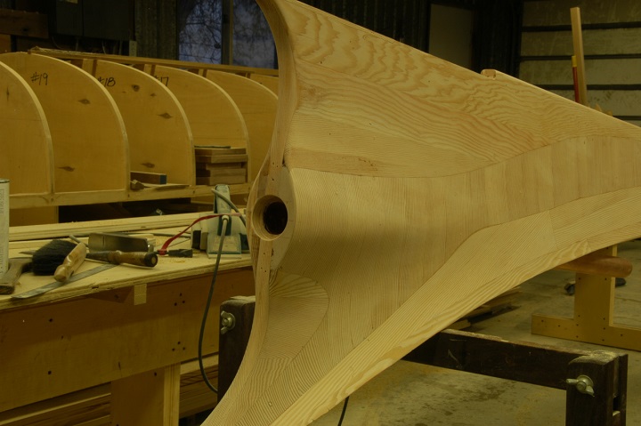 Changes in grain direction and glue lines complicate the use of hand-cutting tools, but are indispensable as guides to keeping the skeg's curves fluid and the sides symmetrical.