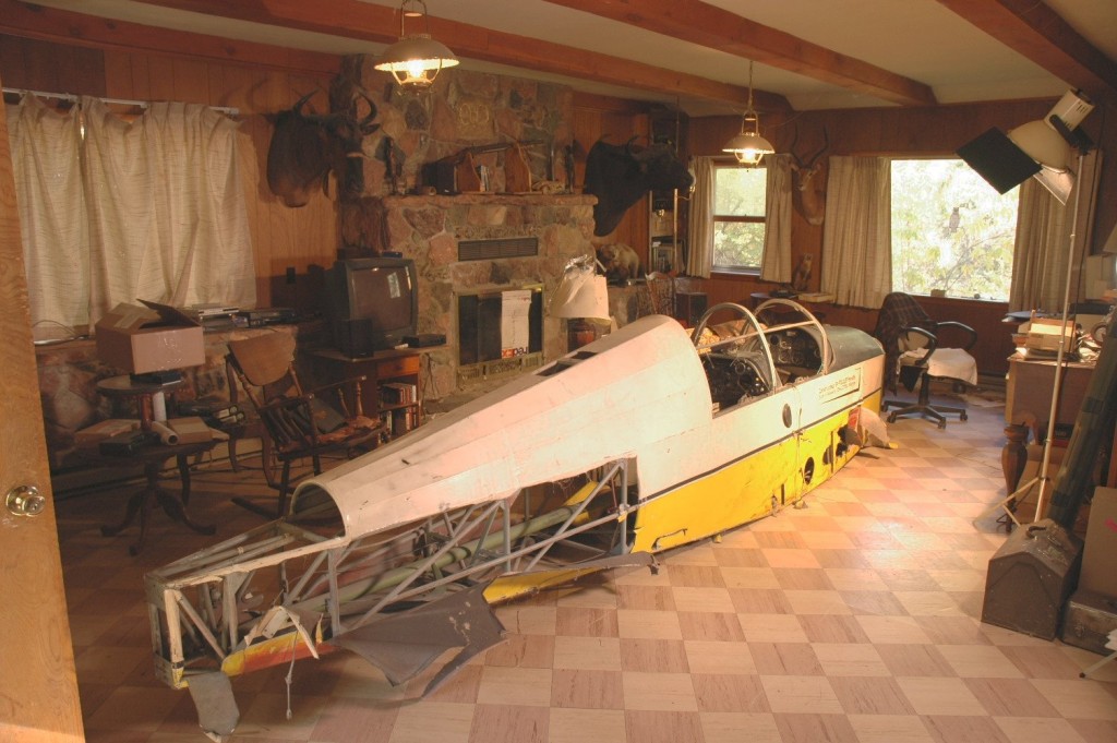 The fuselage of the Dalotel DM 165 arrived in dismal condition, with torn and rotting fabric. Ordorica stored it and the engine in his living room.