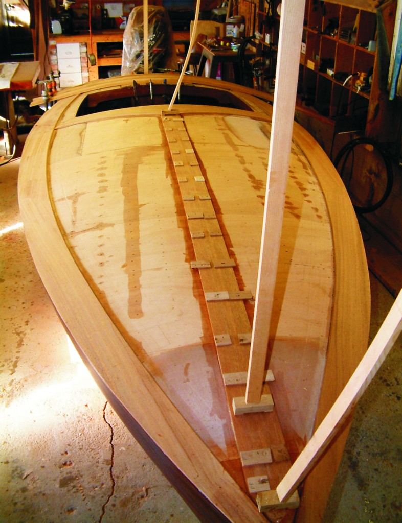 After a slight bit of fairing, the ¼" mahogany planking was installed. By using the right-sized braces, the roof provided some strategic clamping pressure.