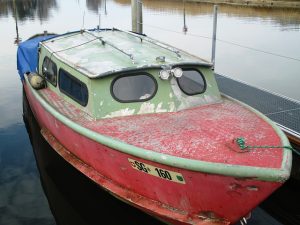 polyester rots or degrades over time