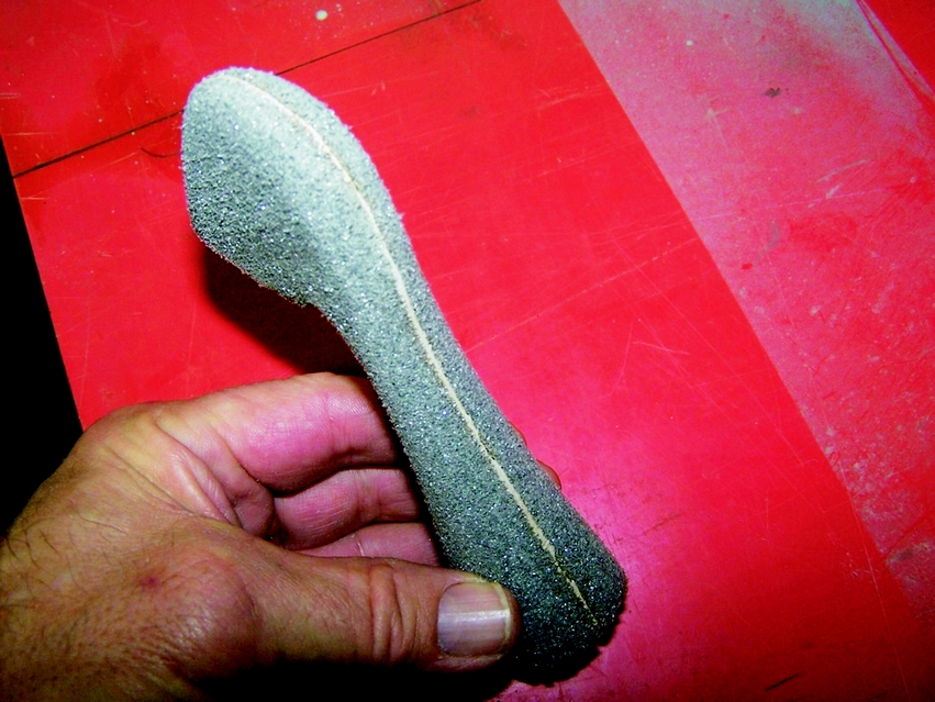 3: Round over and smooth the corners of the masthead fitting with sandpaper.