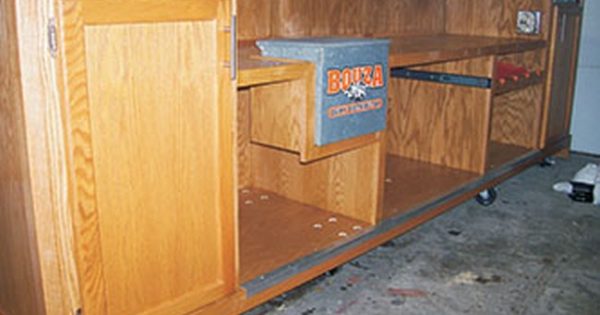 Pouring A 105 207 Epoxy Bar Top Epoxyworks Magazine