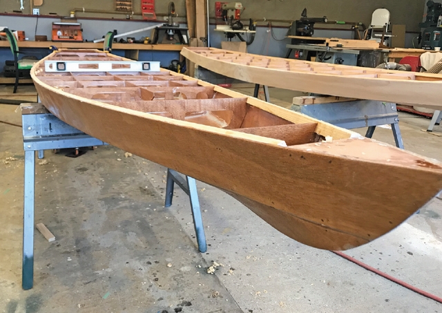 Making sure the stand-up paddleboard hull shape is uniform